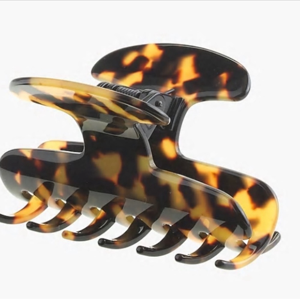 ISO older version of  J. Crew’s tortoise hair claw - Picture 2 of 2